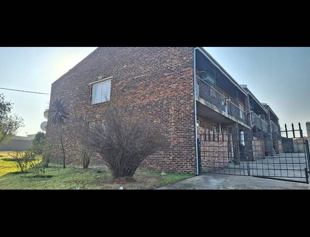 16 BEDROOM APARTMENT FOR SALE IN PIET RETIEF